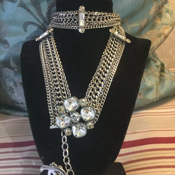 CHANEL ICONIC SWAROVSKI CRYSTAL FLOWER AND EMBLLSHD SILVER CHAIN BELT/NECKLACE main image 7